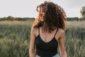 How to Embrace Your Natural Curls: A Step-by-Step Guide